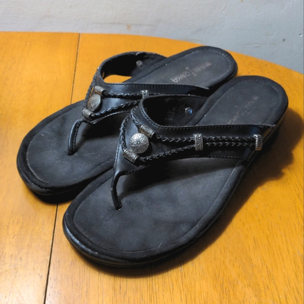 Minnetonka Black Leather Southwestern Flip Flops Sandals Women 9 Beaded Concho